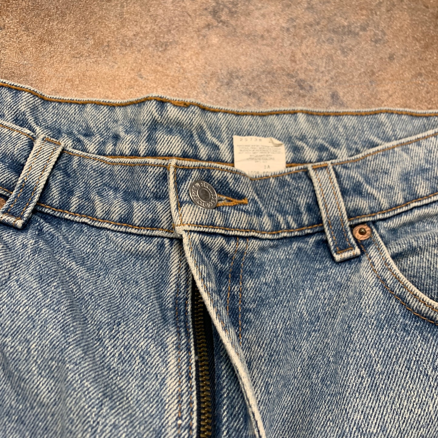 Vintage LEVI'S 550 Jeans W38 L34 Mens Relaxed Fit Straight Blue 90s