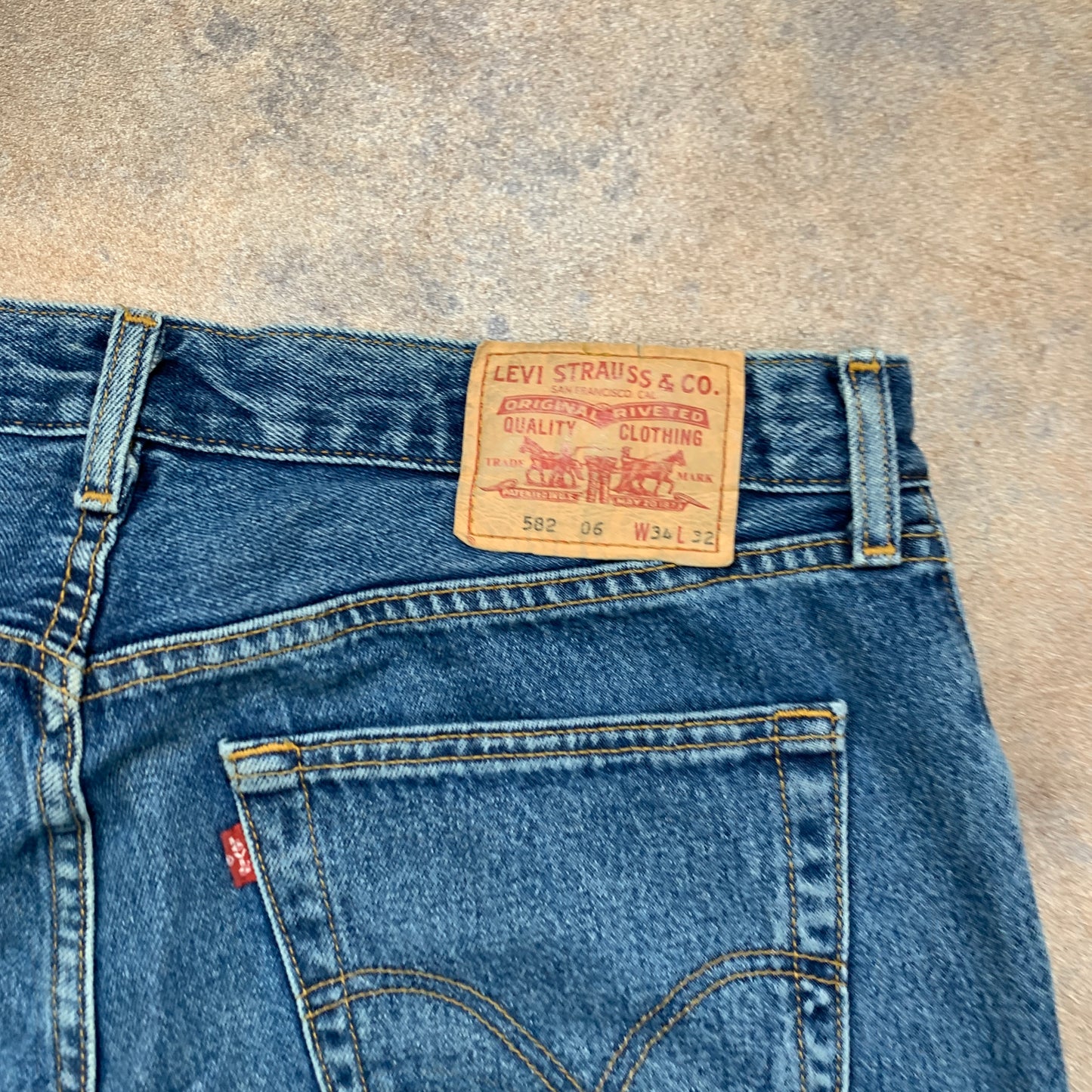 Vintage LEVI'S 582 Jeans W34 L32 Mens Relaxed Fit Straight Blue