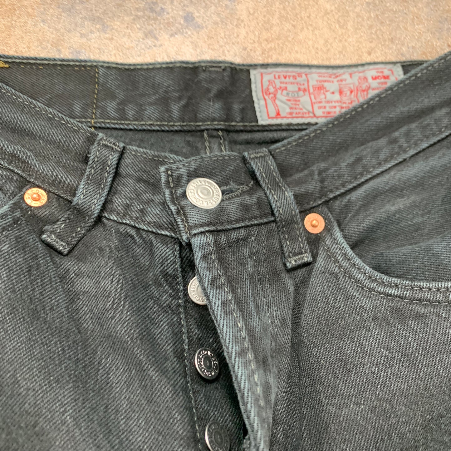 Vintage LEVI'S 901 Jeans W28 L32 Mens Relaxed Fit Tapered Black 90s