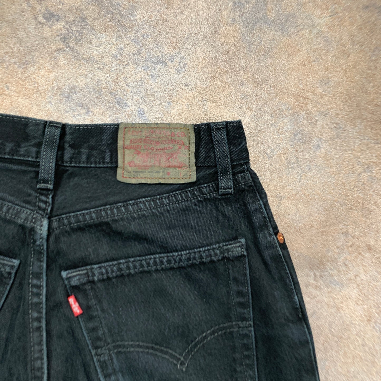 Vintage LEVI'S 901 Jeans W28 L32 Mens Relaxed Fit Tapered Black 90s