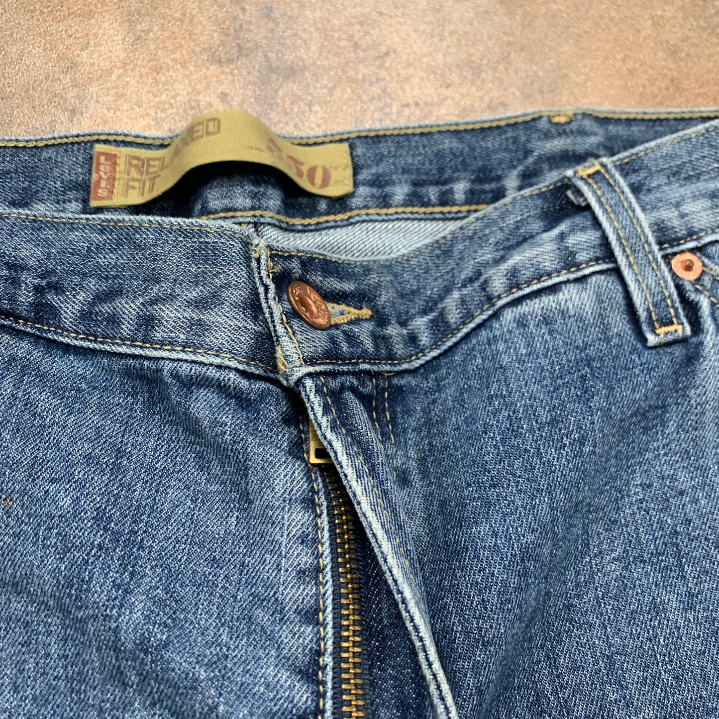 Vintage LEVI'S 550 Jeans W38 L29 Mens Relaxed Fit Straight Blue 90s