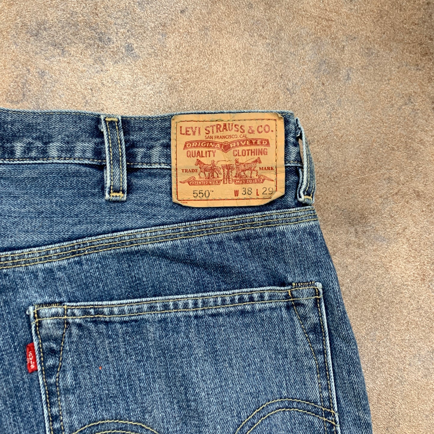 Vintage LEVI'S 550 Jeans W38 L29 Mens Relaxed Fit Straight Blue 90s