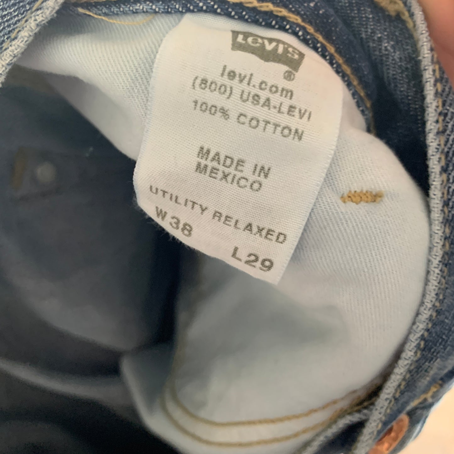 Vintage LEVI'S 550 Jeans W38 L29 Mens Relaxed Fit Straight Blue 90s