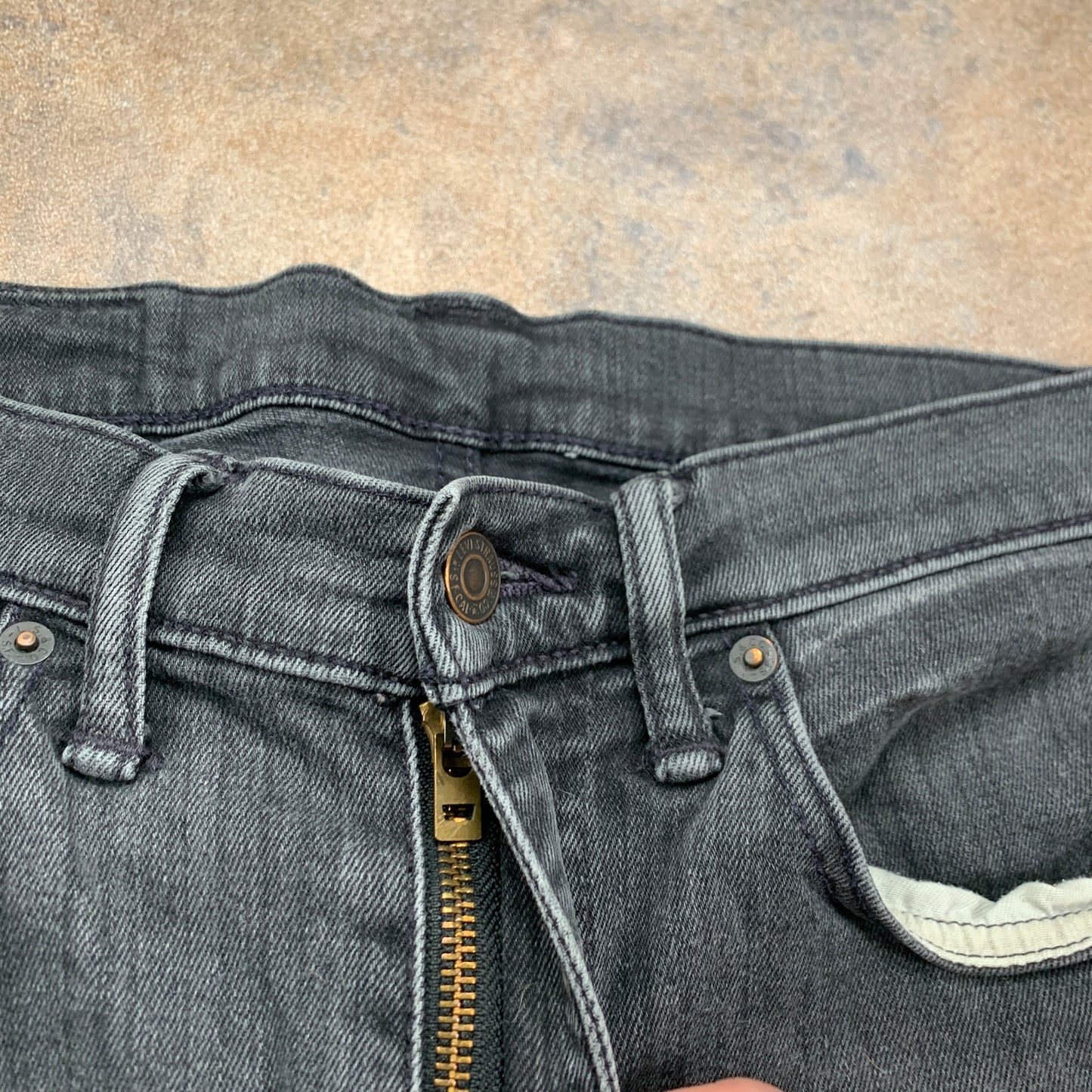 LEVI'S 519 Jeans W32 L26 Mens Skinny Fit Grey