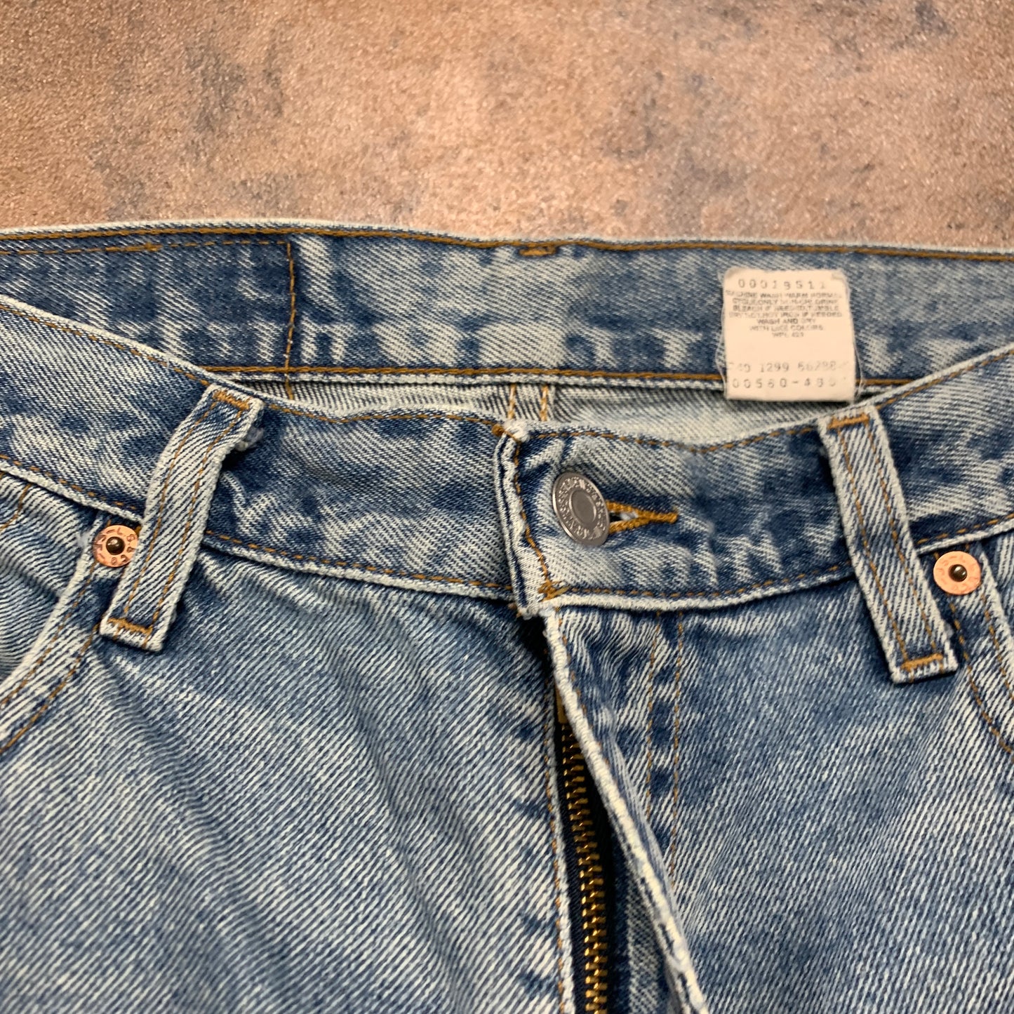Vintage LEVI'S 560 Jeans W32 L30 Mens Relaxed Fit Tapered Blue 90s