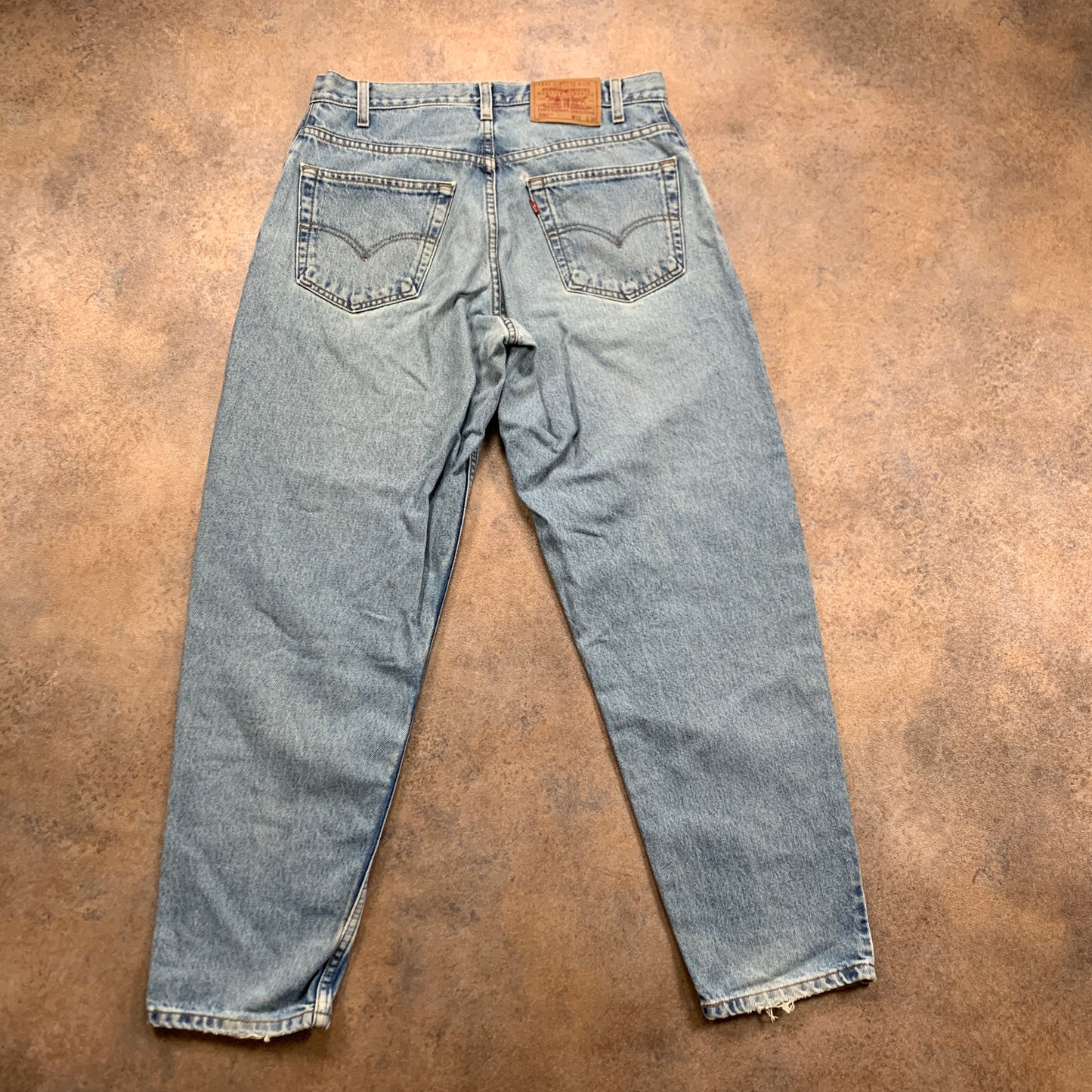 Vintage LEVI'S 560 Jeans W32 L30 Mens Relaxed Fit Tapered Blue 90s