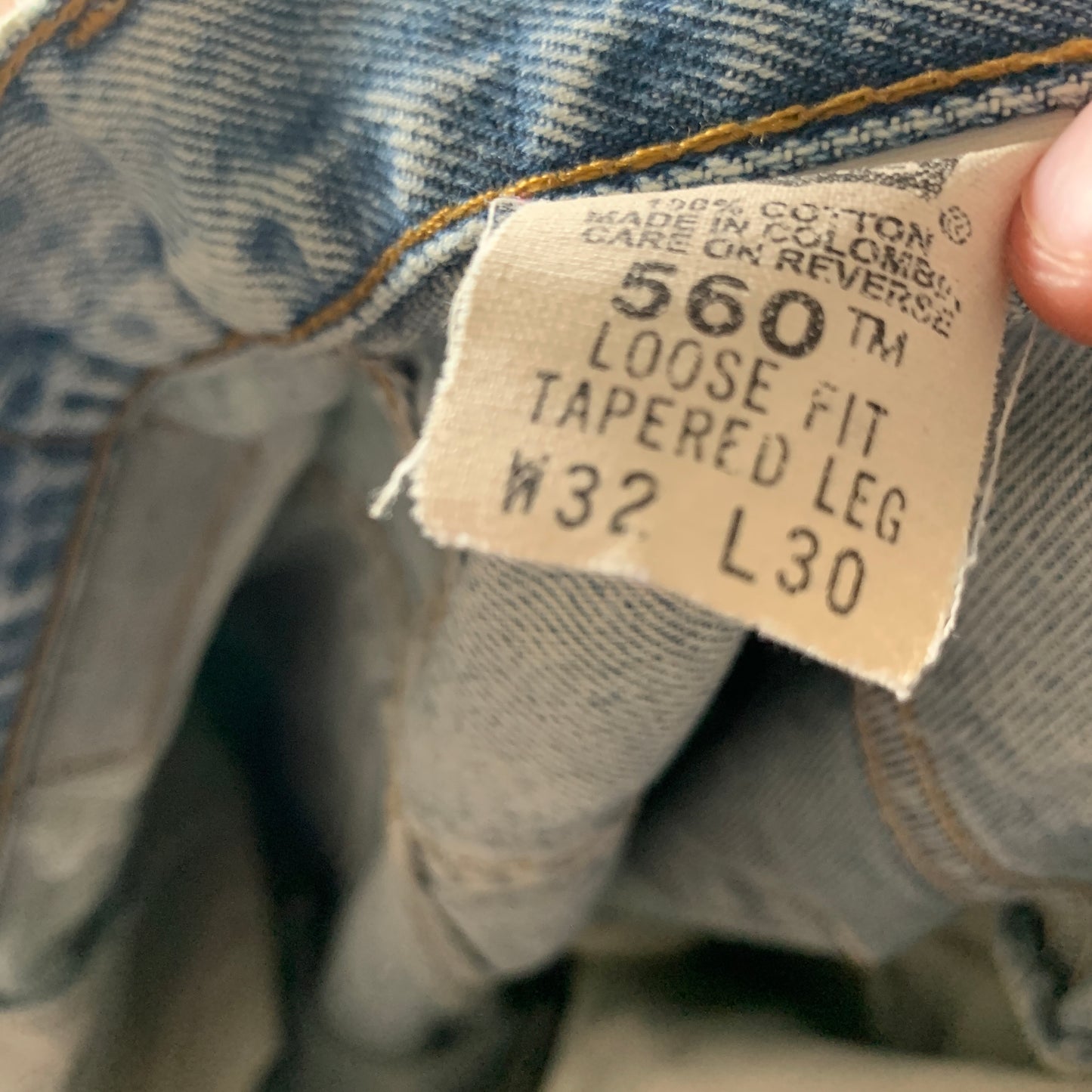 Vintage LEVI'S 560 Jeans W32 L30 Mens Relaxed Fit Tapered Blue 90s