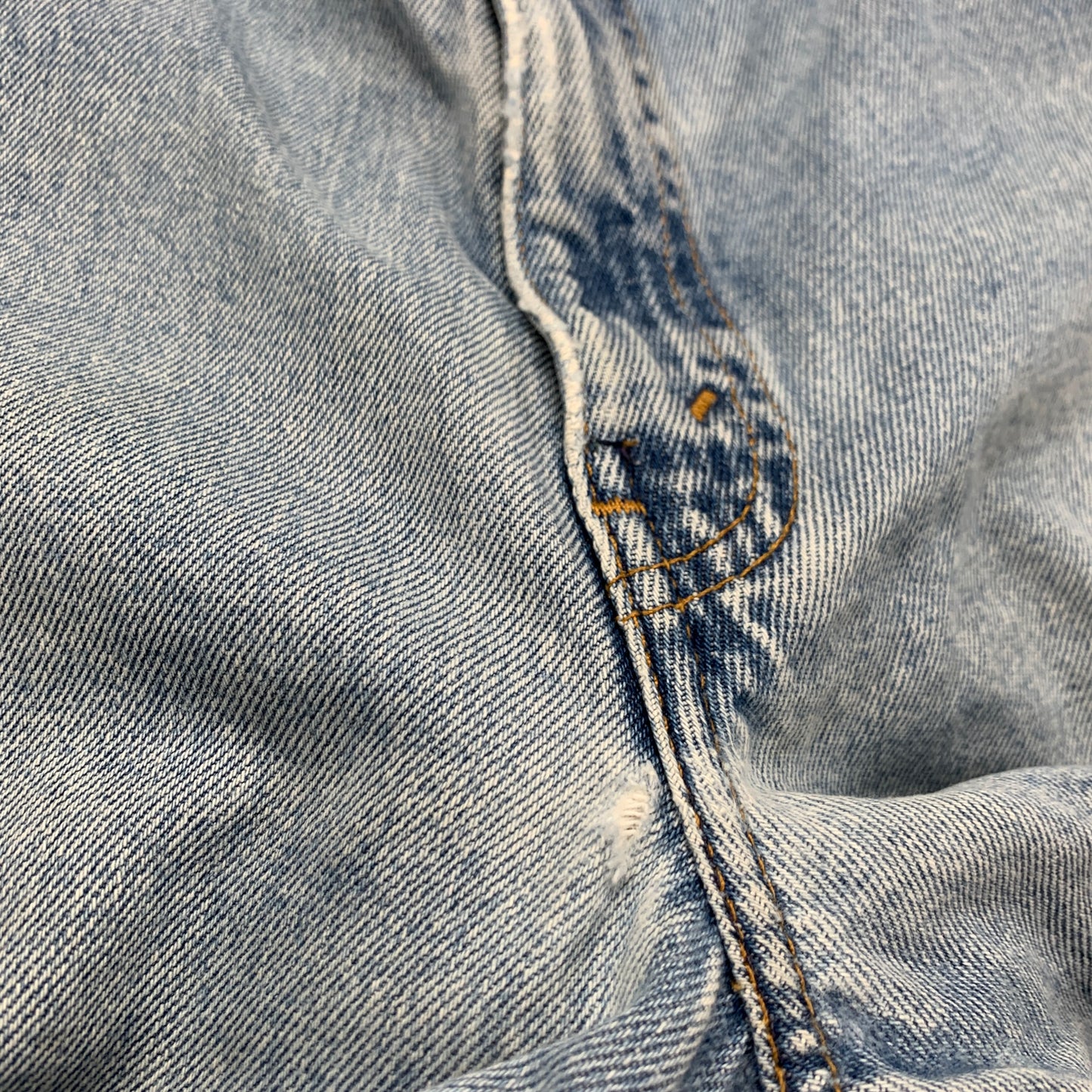 Vintage LEVI'S 560 Jeans W33 L30 Mens Relaxed Fit Tapered Blue 90s