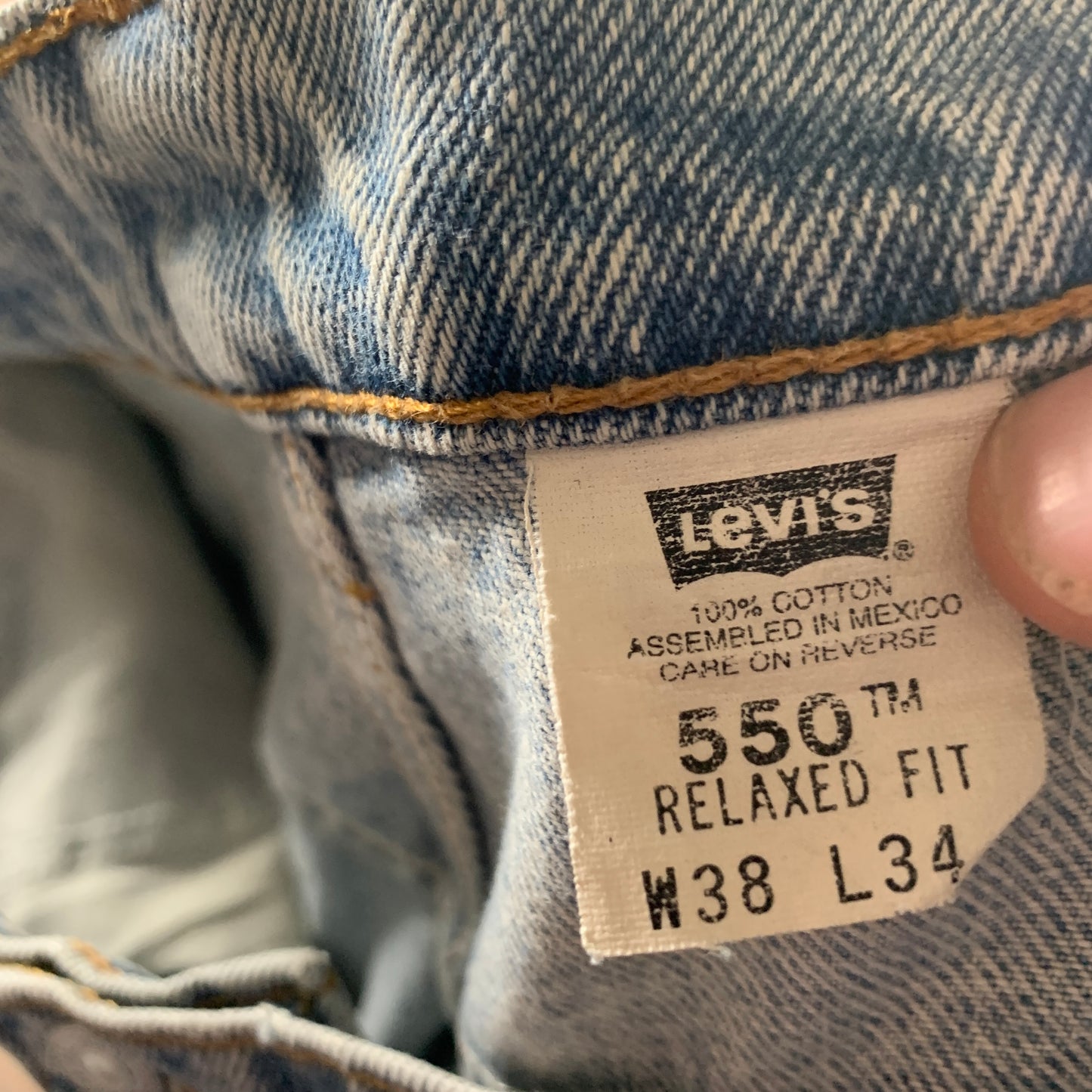 Vintage LEVI'S 550 Jeans W38 L34 Mens Relaxed Fit Straight Blue 90s
