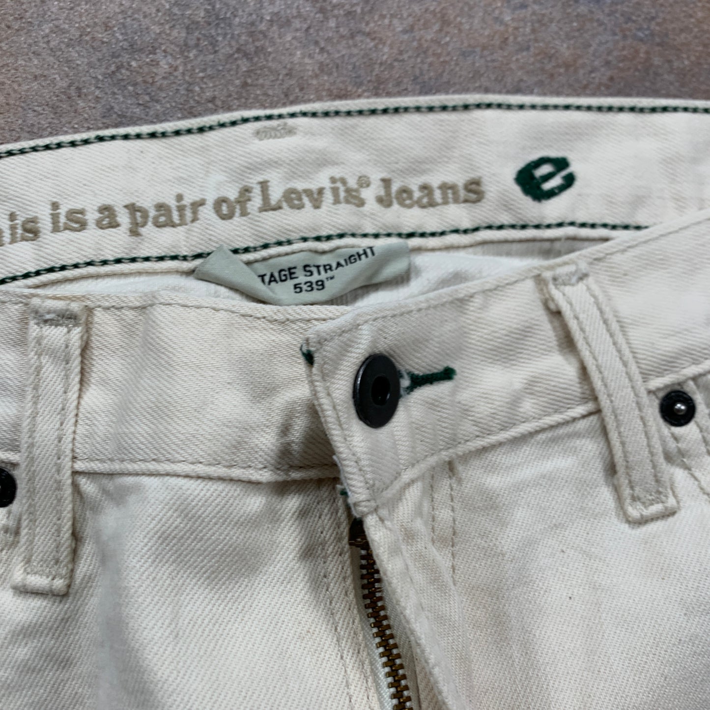 Vintage LEVI'S 539 Jeans W33 L30 Mens Relaxed Fit Straight White 90s