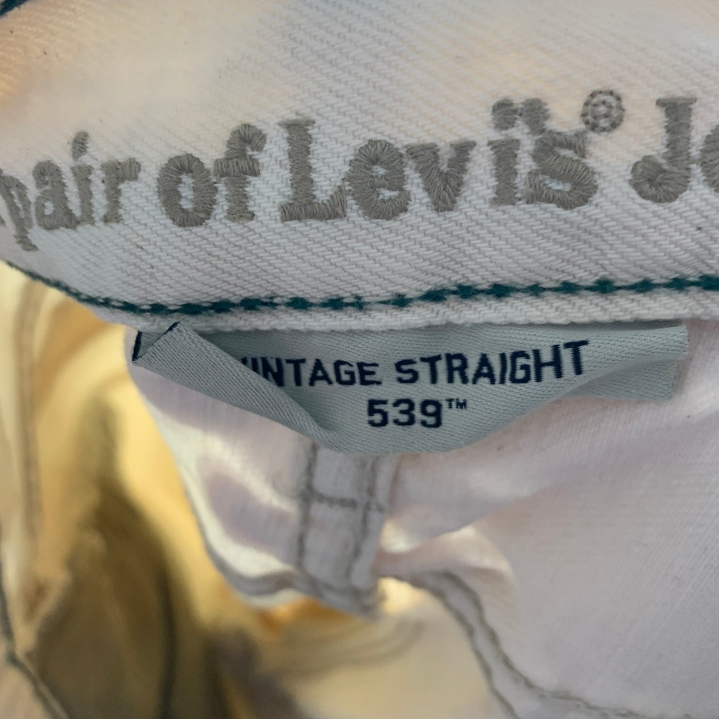 Vintage LEVI'S 539 Jeans W33 L30 Mens Relaxed Fit Straight White 90s