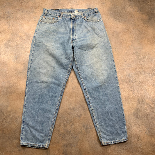 Vintage LEVI'S 560 Jeans W38 L30 Mens Relaxed Fit Tapered Blue 90s