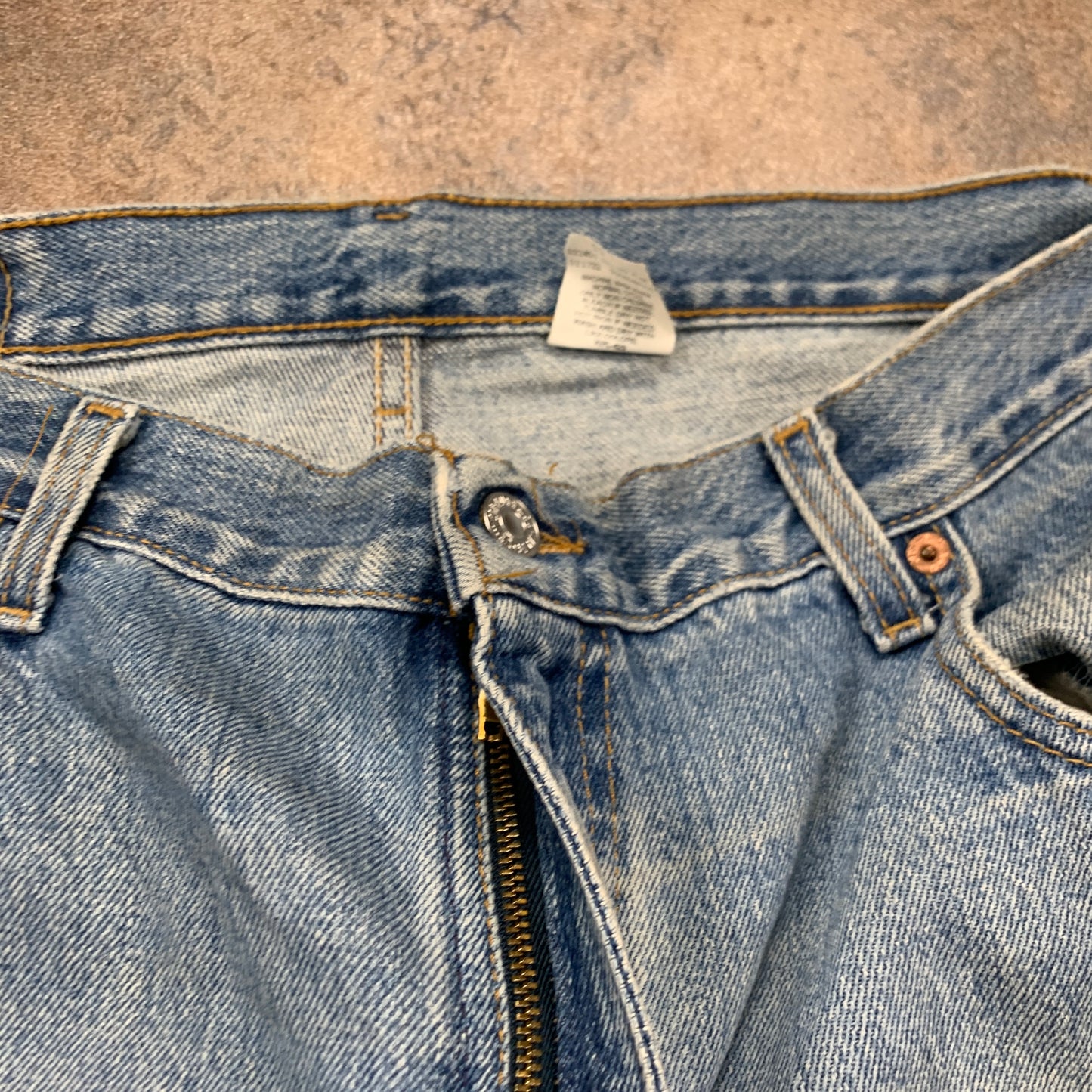 Vintage LEVI'S 560 Jeans W38 L30 Mens Relaxed Fit Tapered Blue 90s