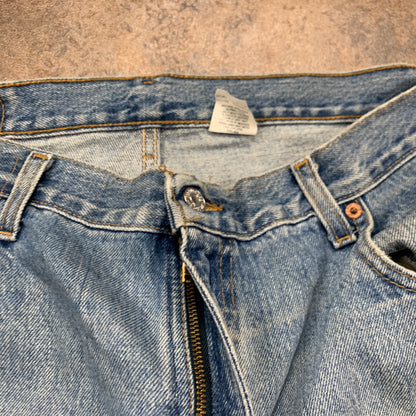Vintage LEVI'S 560 Jeans W38 L30 Mens Relaxed Fit Tapered Blue 90s