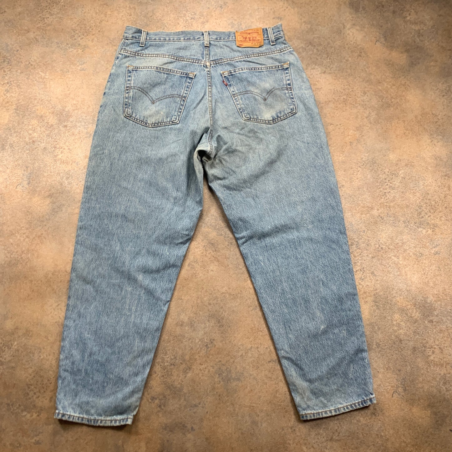 Vintage LEVI'S 560 Jeans W38 L30 Mens Relaxed Fit Tapered Blue 90s