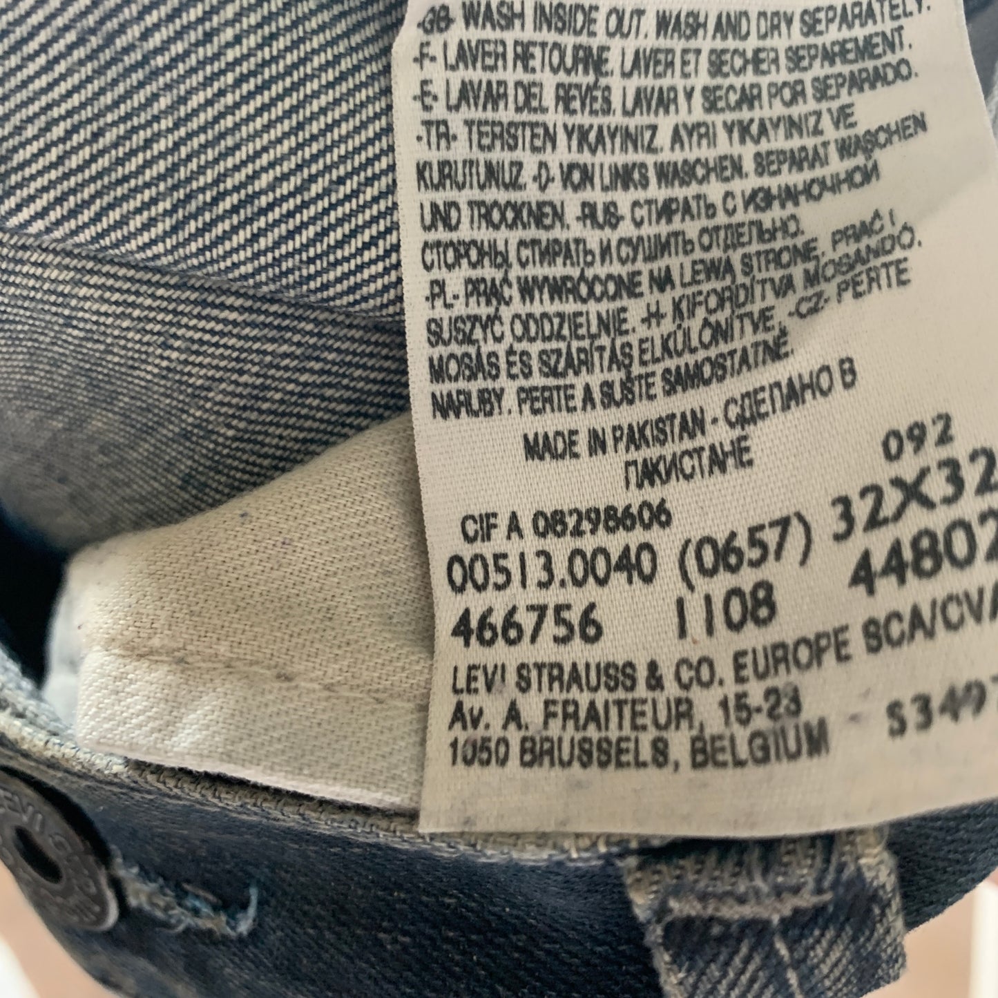 Vintage LEVI'S 513 Jeans W32 L28 Mens Slim Fit Blue