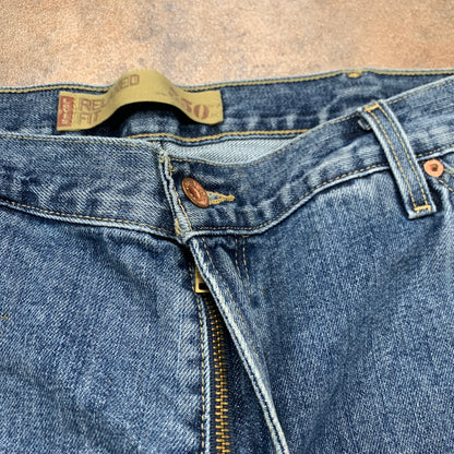 Vintage LEVI'S 550 Jeans W38 L29 Mens Relaxed Fit Straight Blue 90s