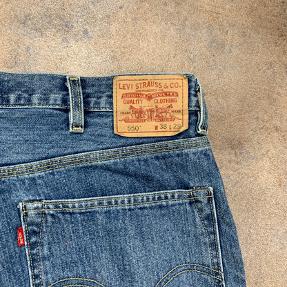 Vintage LEVI'S 550 Jeans W38 L29 Mens Relaxed Fit Straight Blue 90s