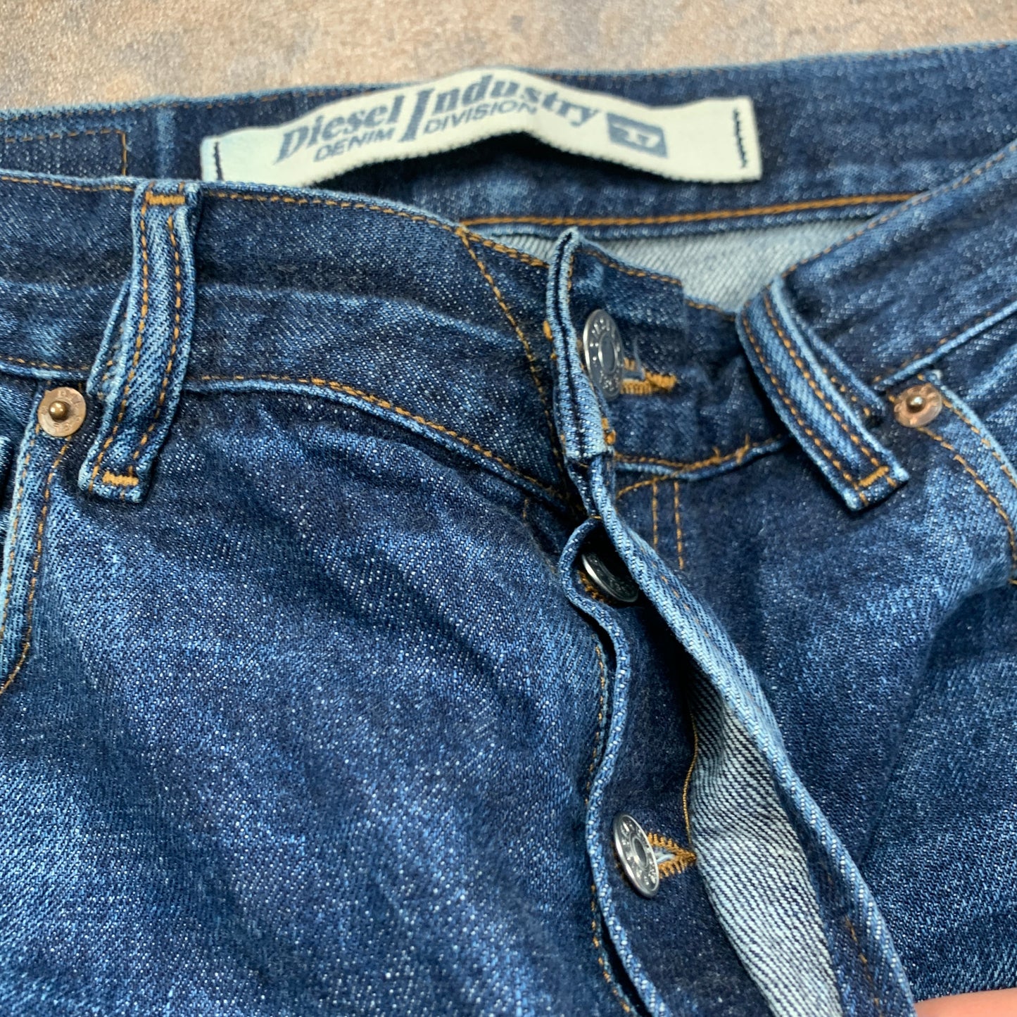 Diesel Jeans W33 L28 Mens Relaxed Fit Straight Blue