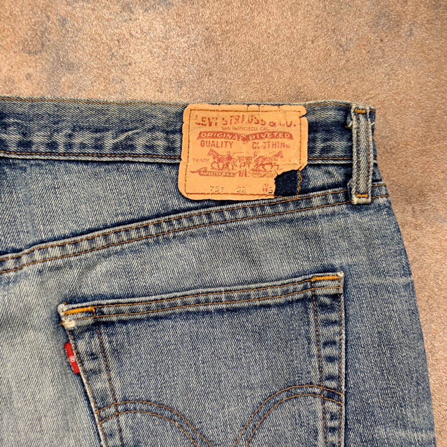 Vintage LEVI'S 752 Jeans W38 L30 Mens Relaxed Fit Straight Blue