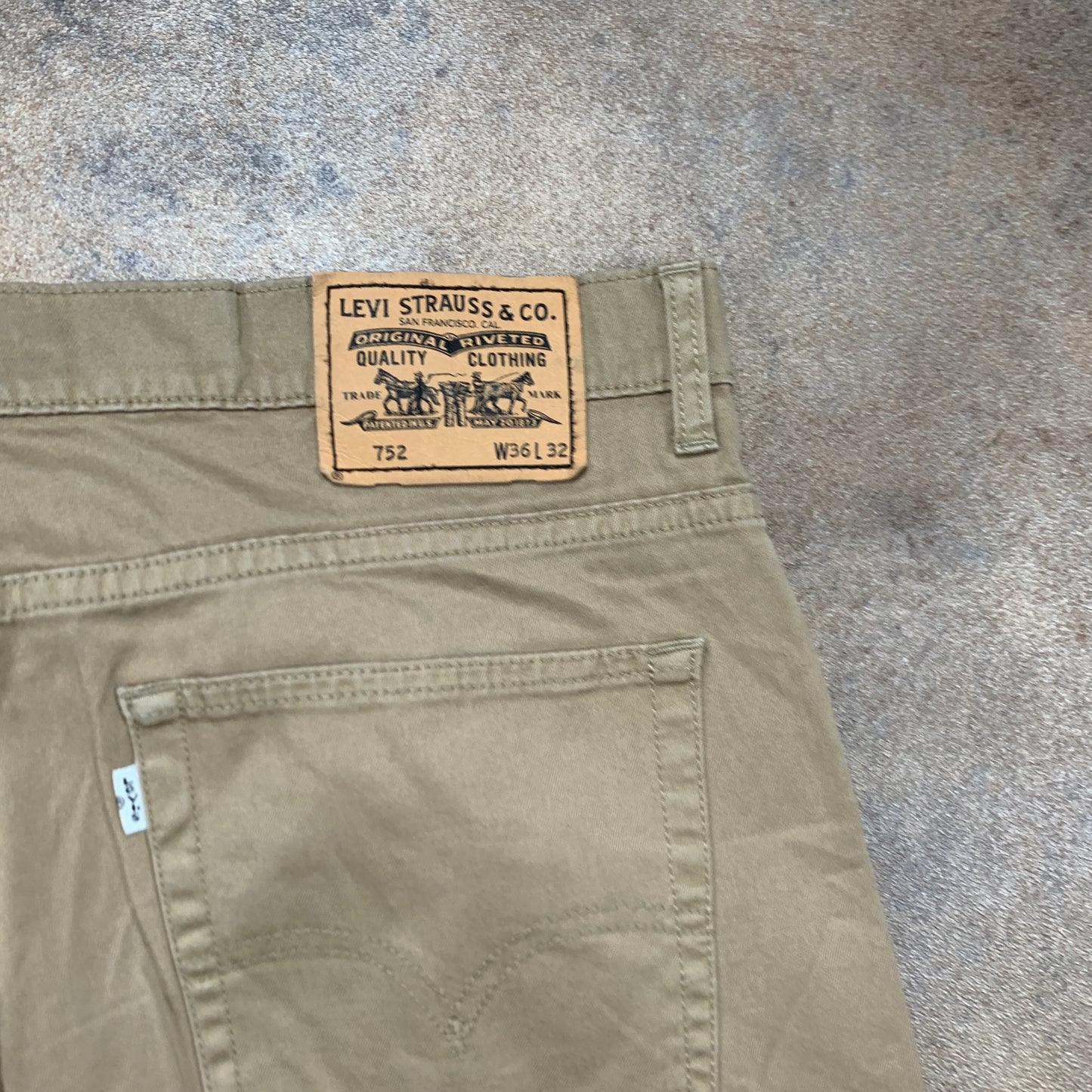 Vintage LEVI'S 752 Jeans W36 L31 Mens Relaxed Fit Straight Beige