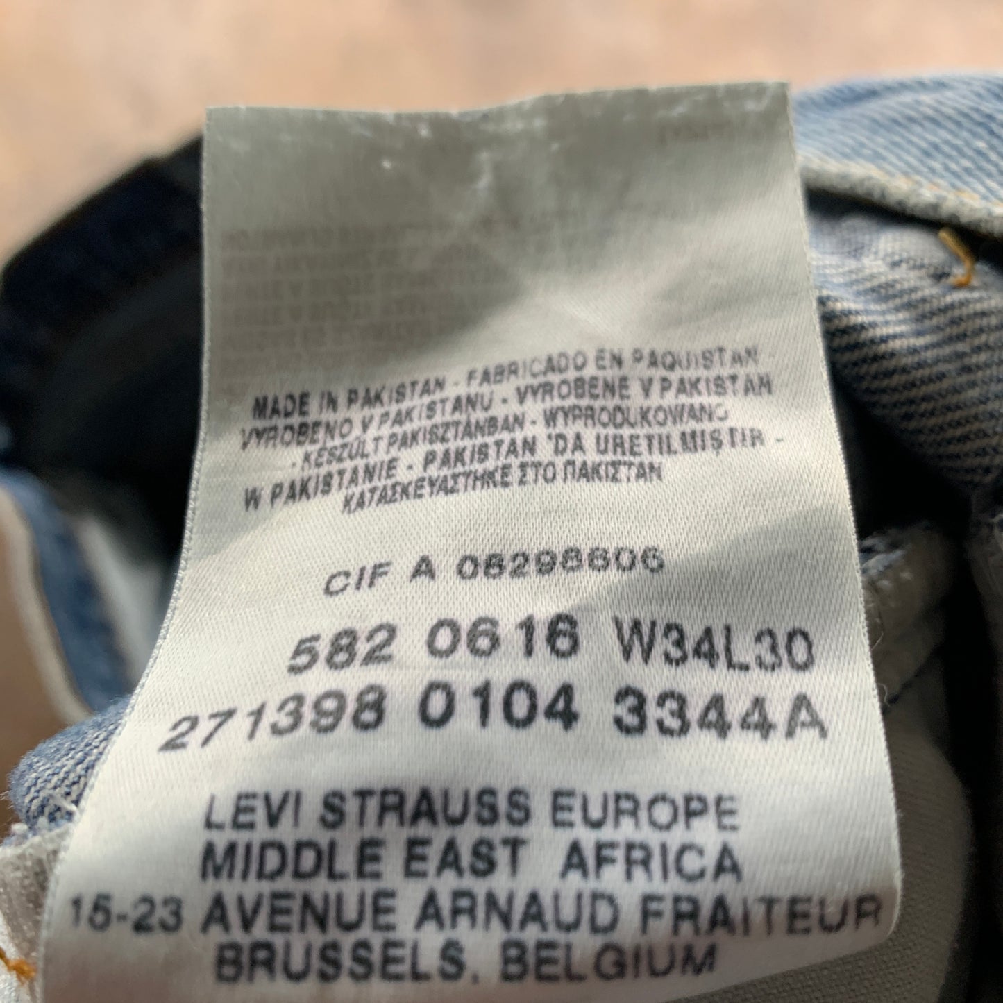 Vintage LEVI'S 582 Jeans W34 L30 Mens Relaxed Fit Straight Blue