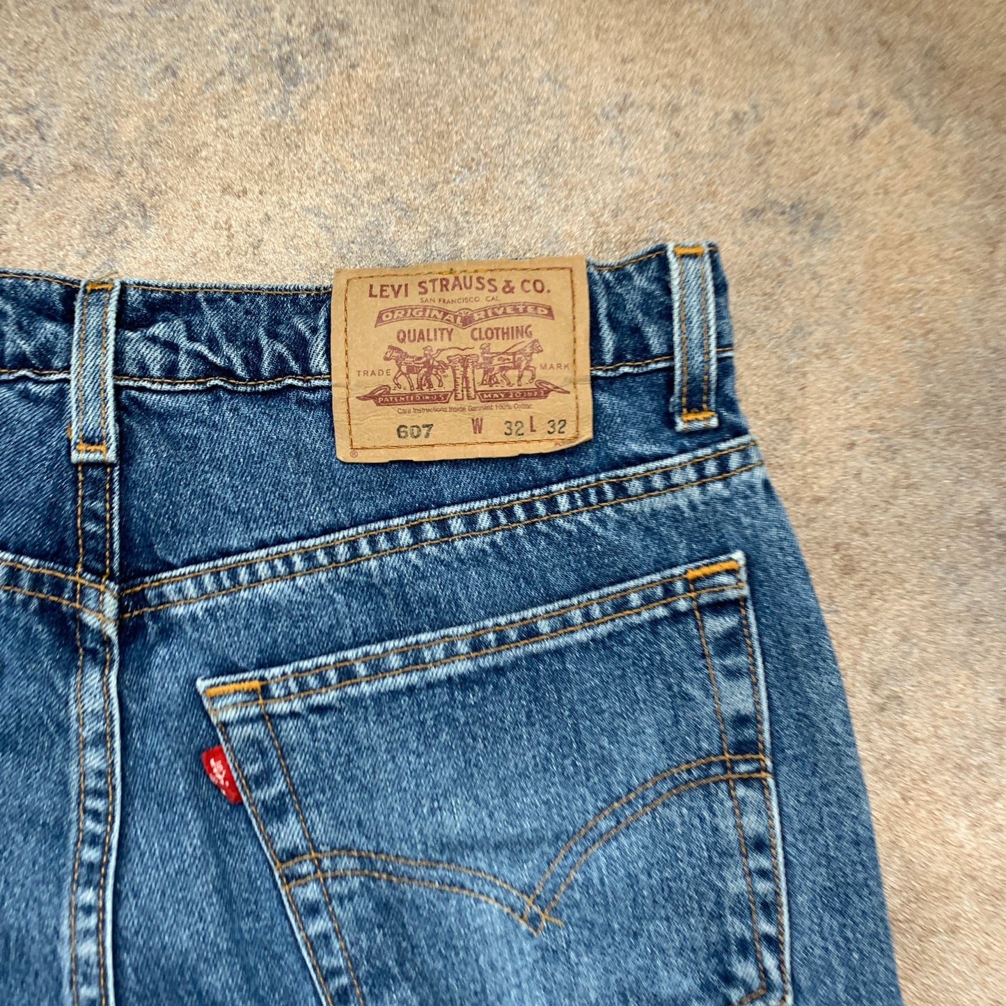 Vintage LEVI'S 607 Jeans W32 L32 Mens Regular Fit Straight Blue