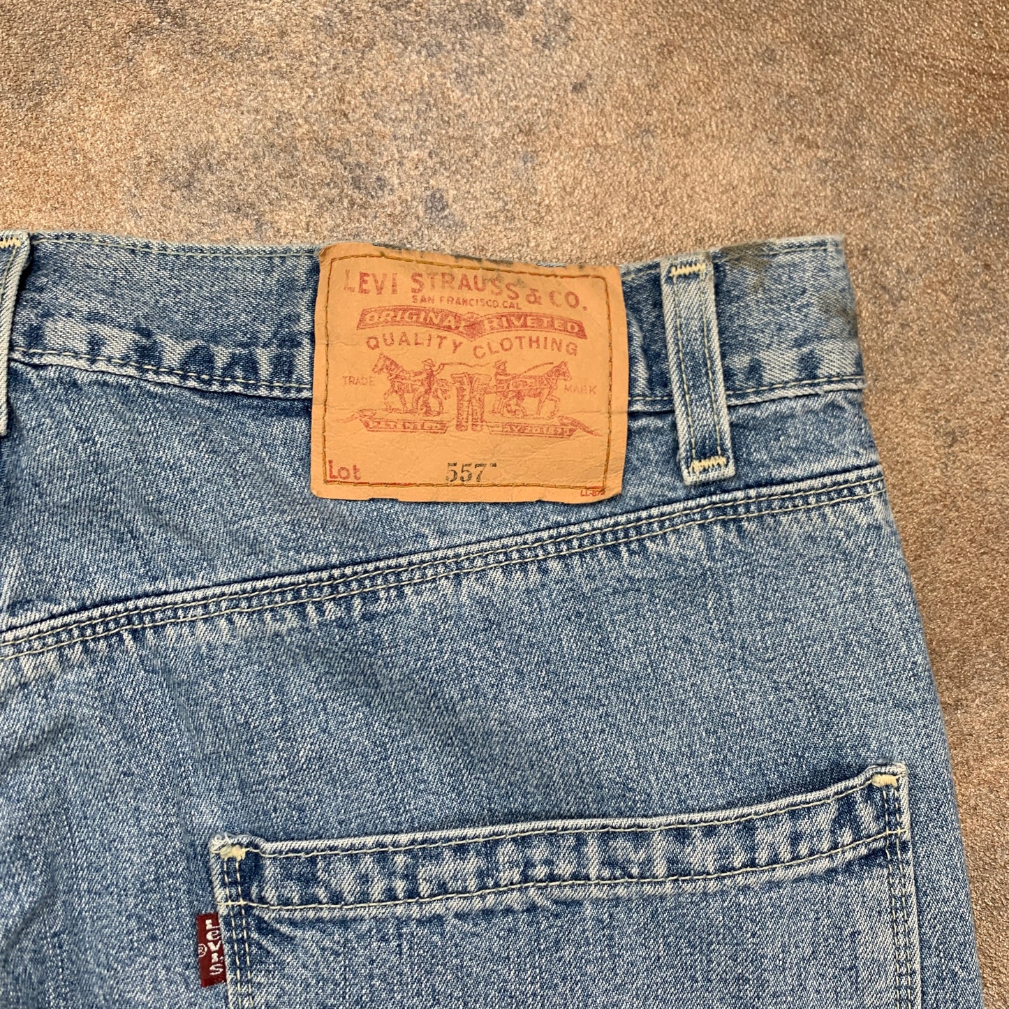 Vintage LEVI'S 557 Jeans W33 L30 Mens Relaxed Fit Straight Blue 90s
