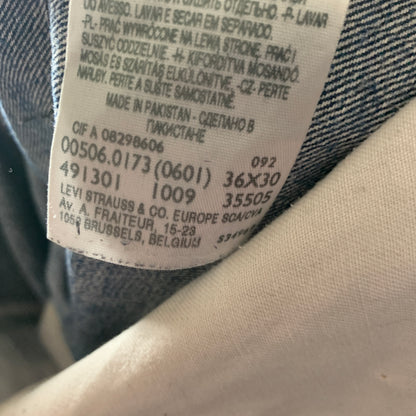 Vintage LEVI'S 506 Jeans W36 L29 Mens Relaxed Fit Straight Blue 90s