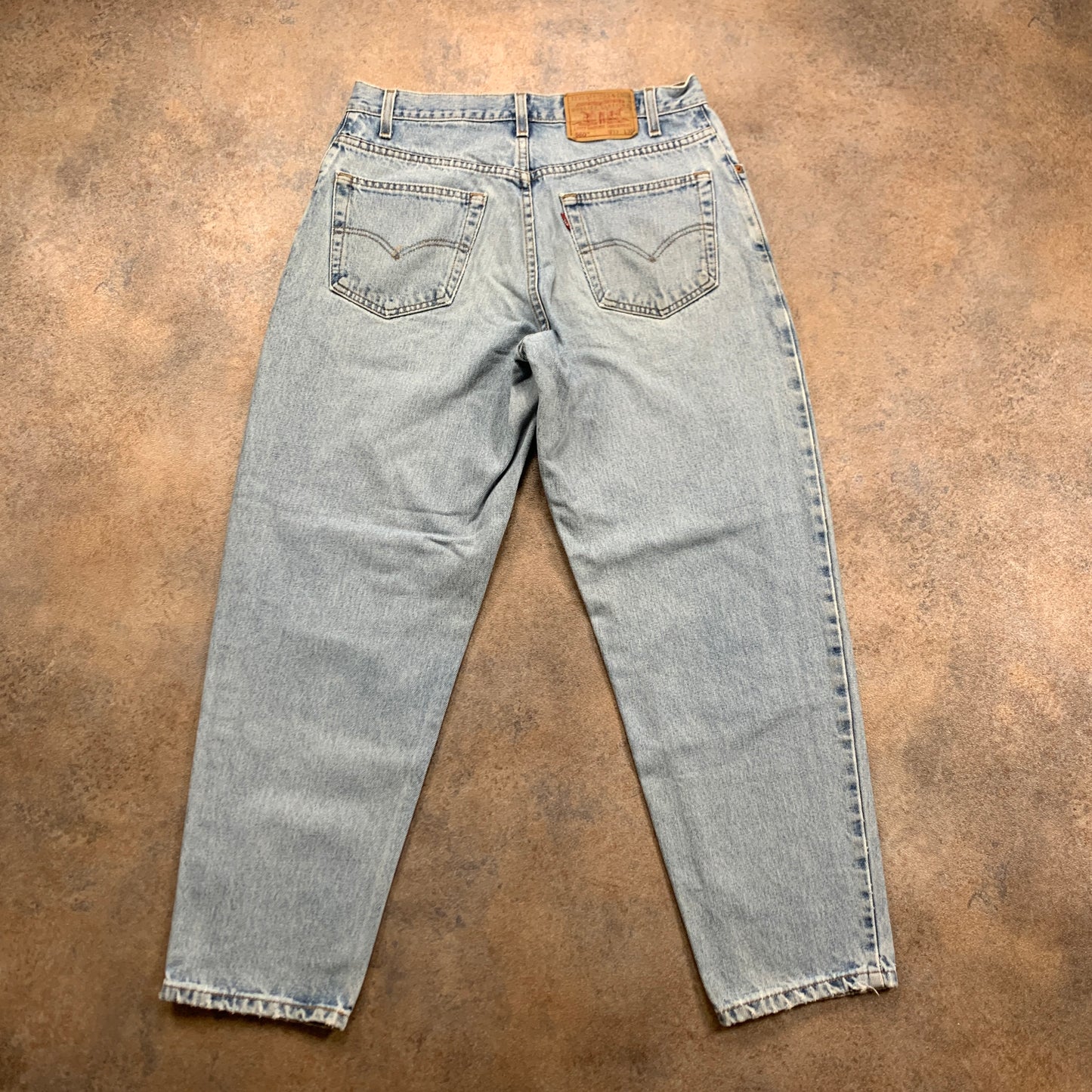 Vintage LEVI'S 560 Jeans W33 L30 Mens Relaxed Fit Tapered Blue 90s