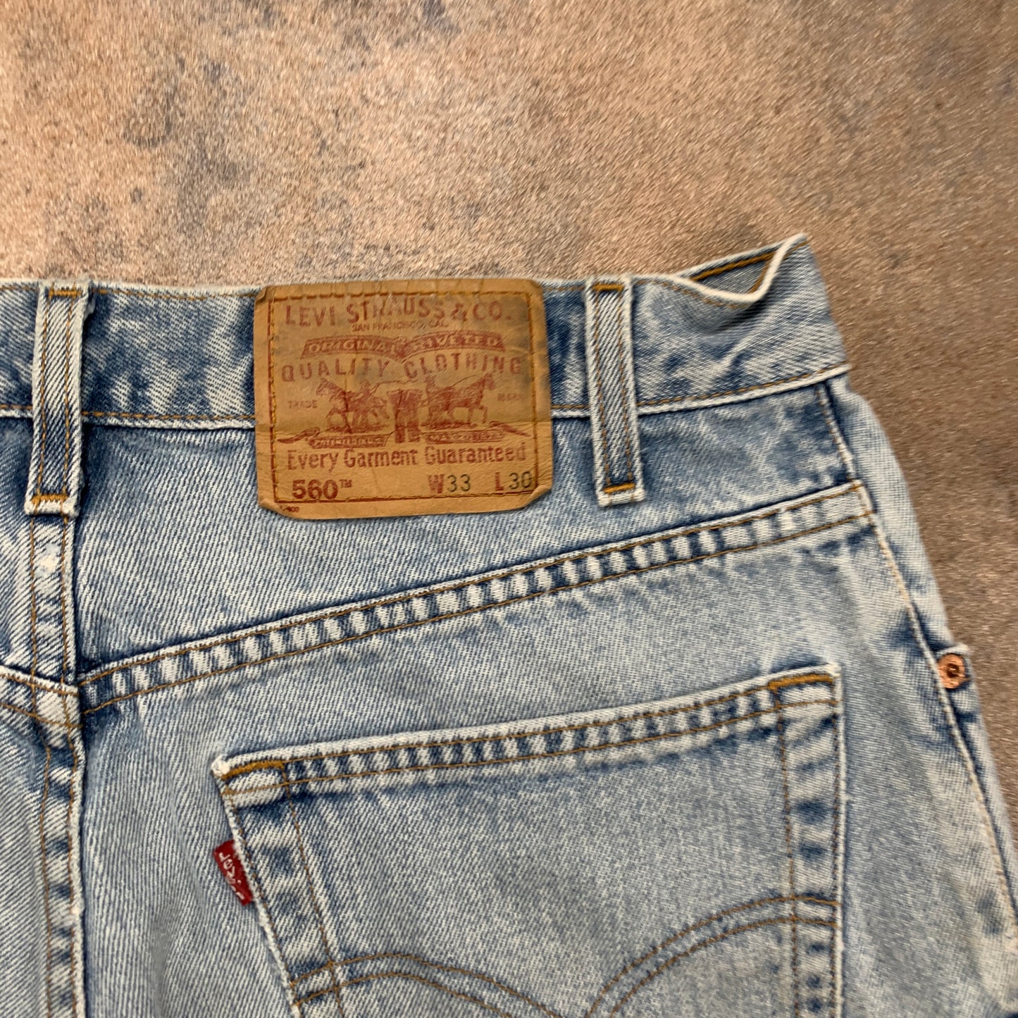 Vintage LEVI'S 560 Jeans W33 L30 Mens Relaxed Fit Tapered Blue 90s